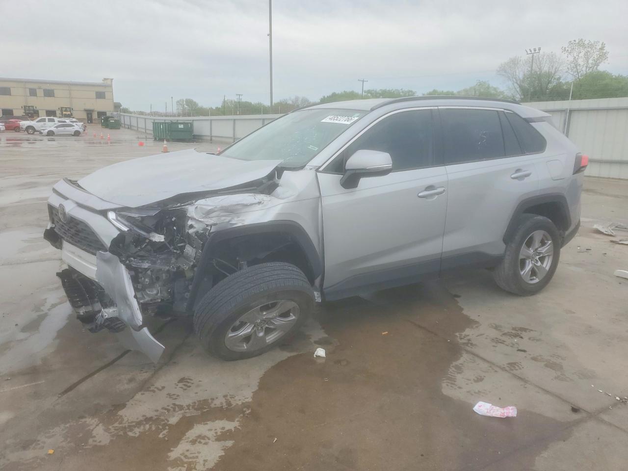 Salvage Toyota RAV4 Image