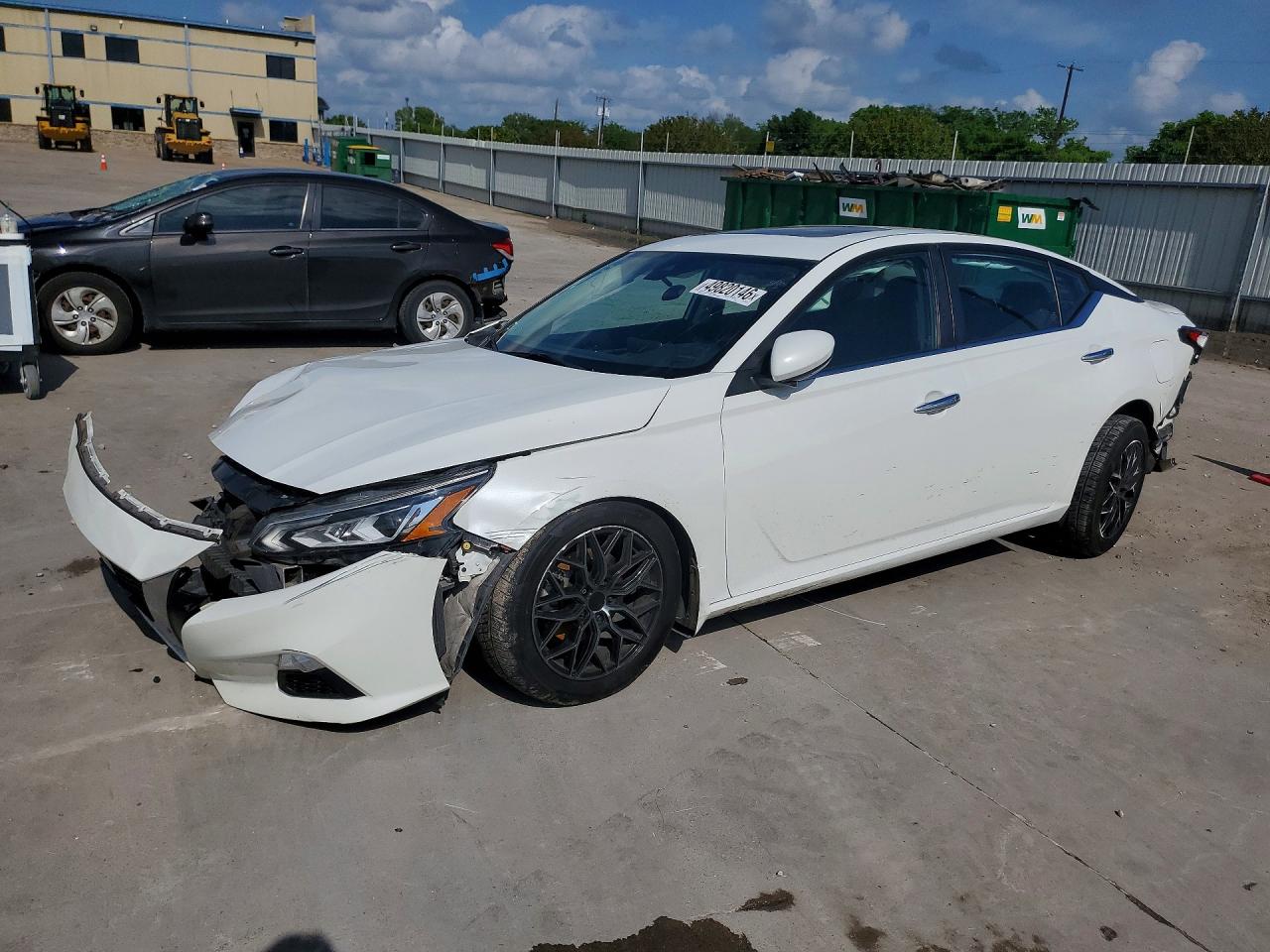Salvage Nissan Altima Image