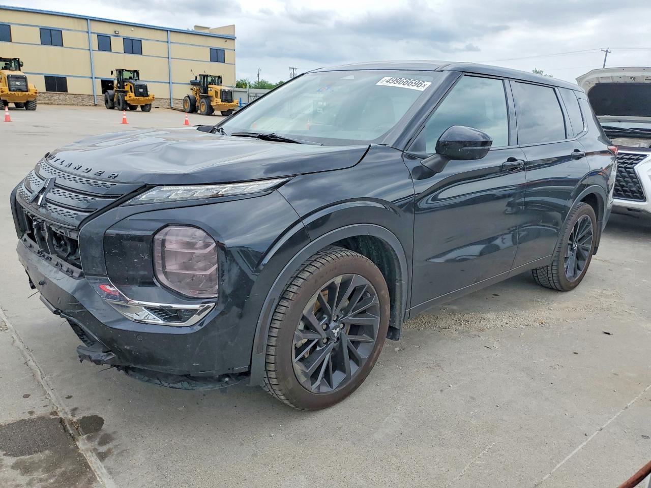 Salvage Mitsubishi Outlander Image