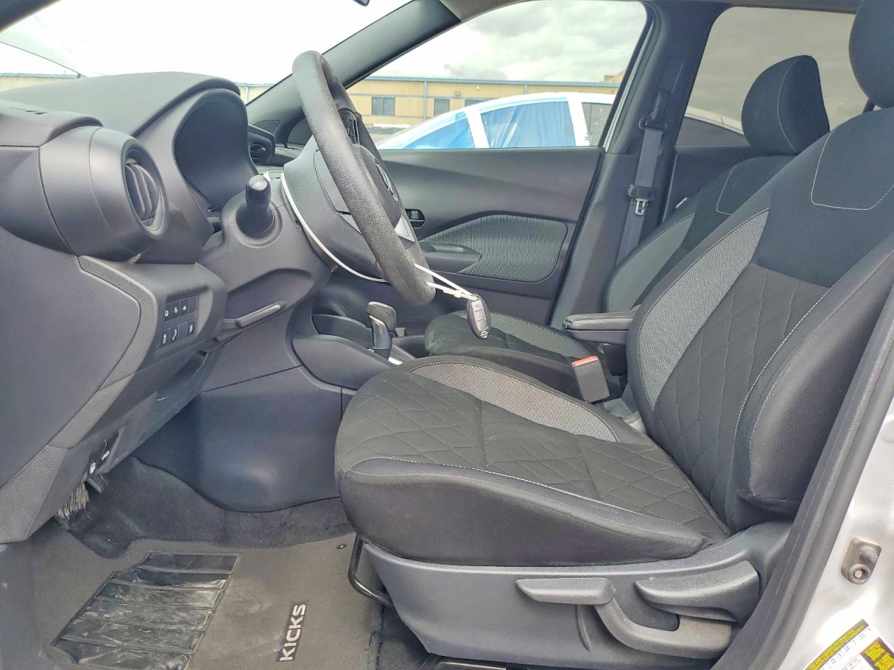 Nissan Kicks S