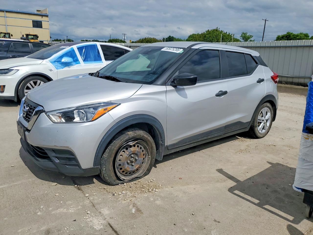 Salvage Nissan Kicks Image
