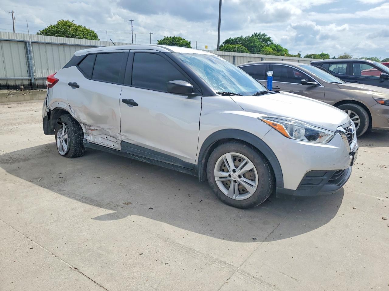 Nissan Kicks S