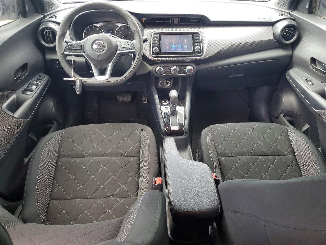 Nissan Kicks S