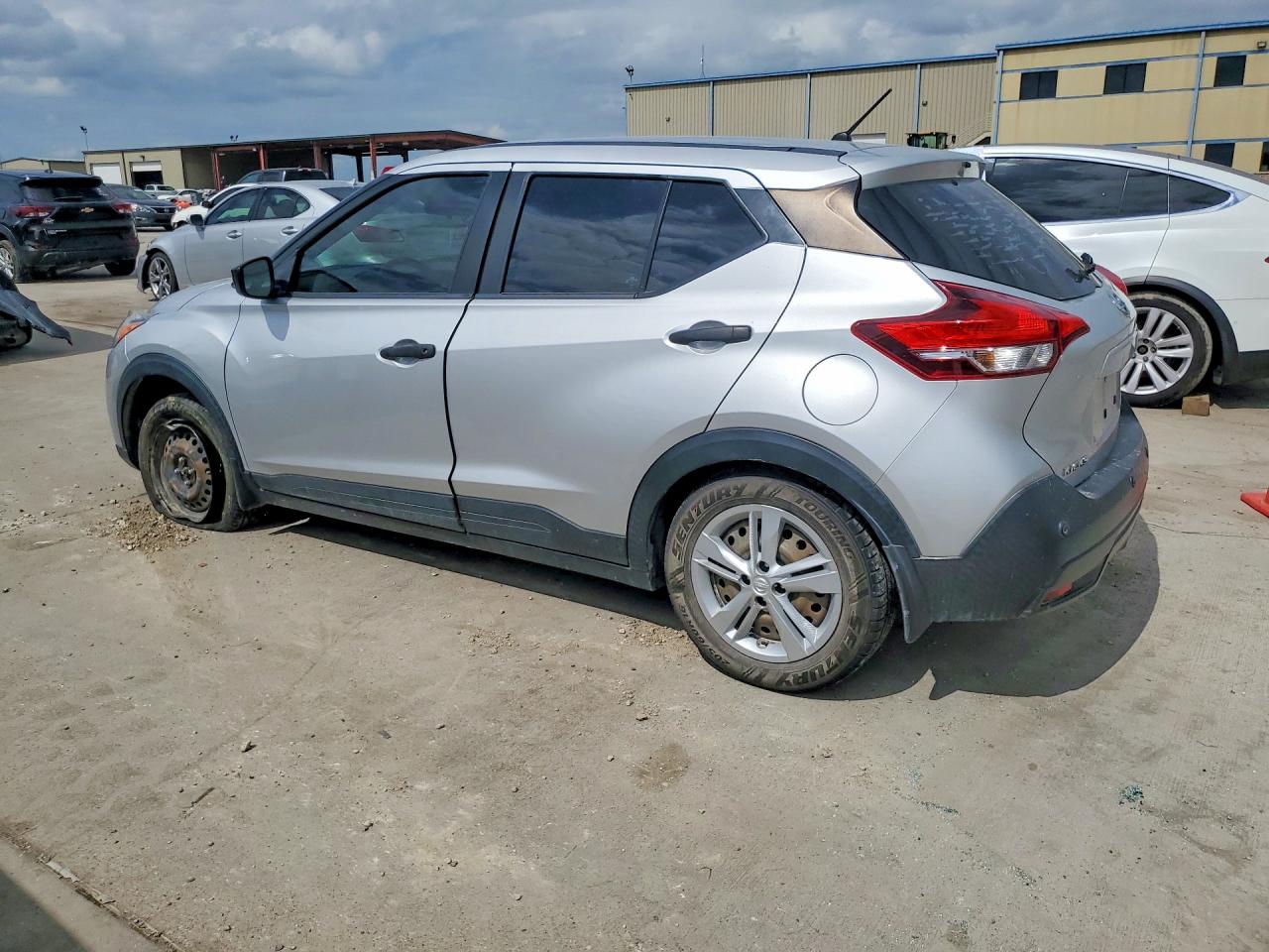 Nissan Kicks S