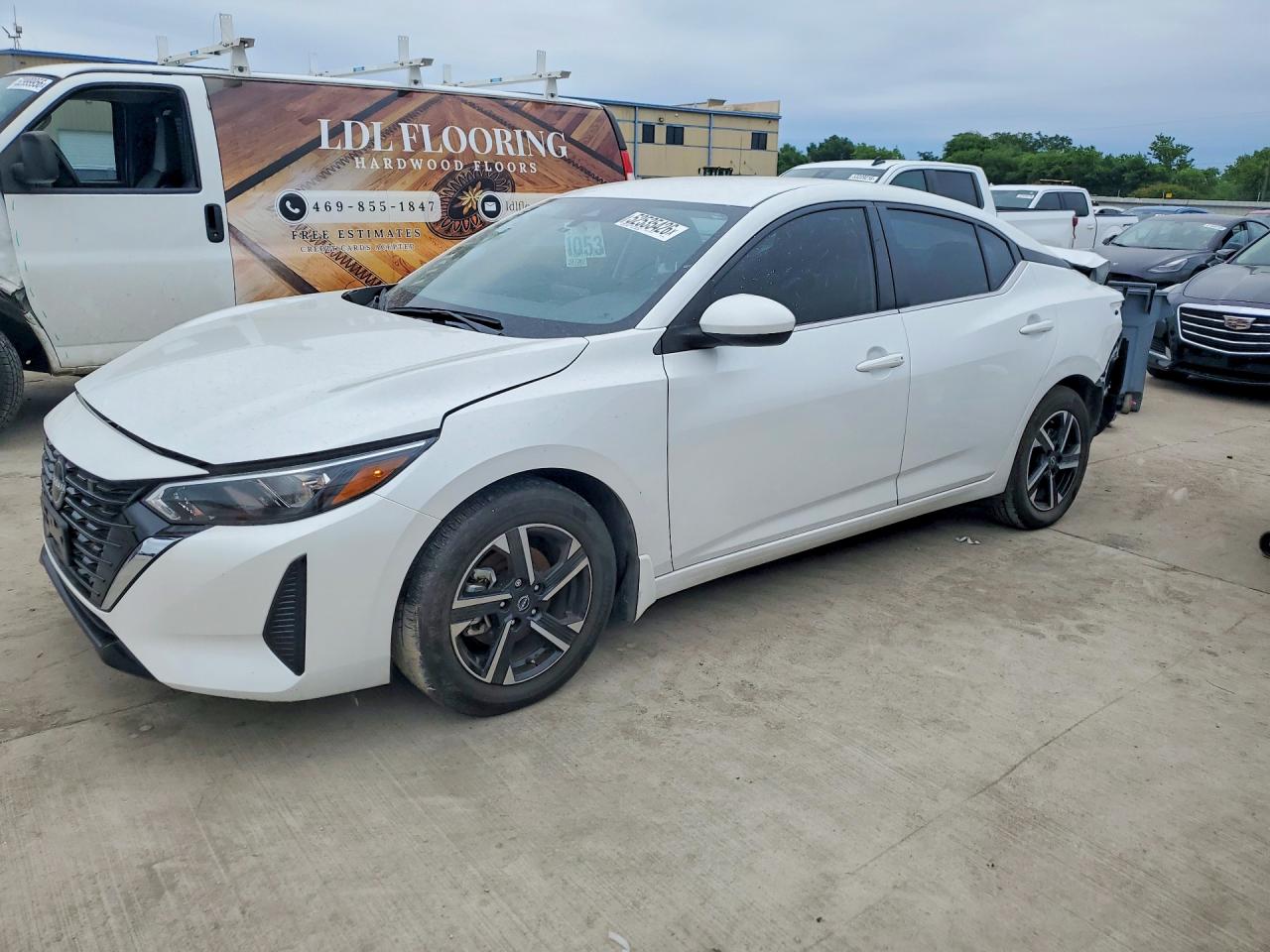 Salvage Nissan Sentra Image