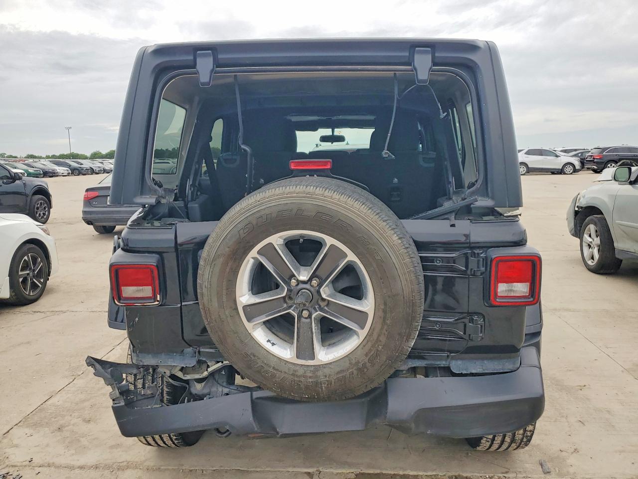 Jeep Wrangler Sahara