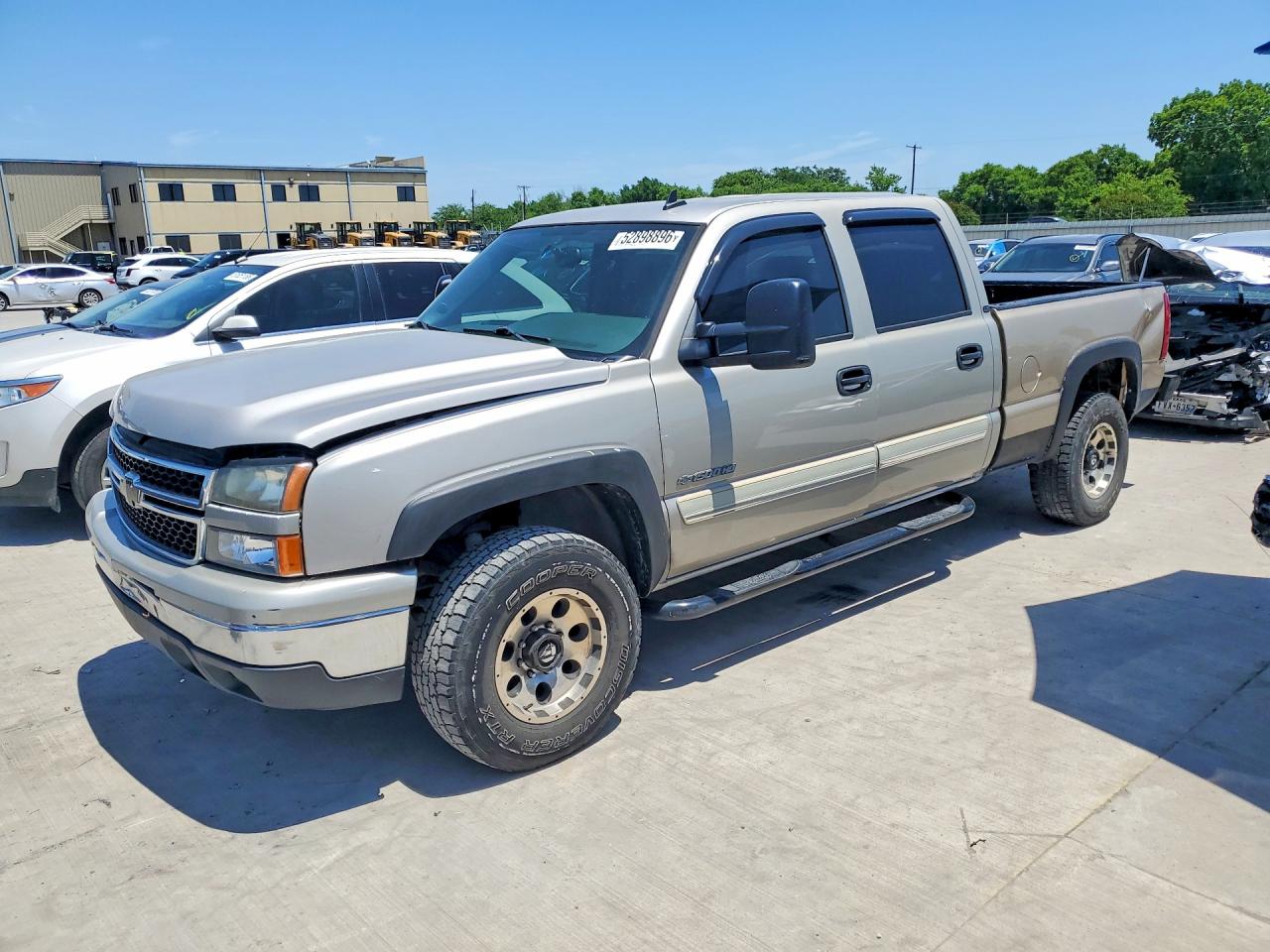 Salvage Chevrolet Silverado Image
