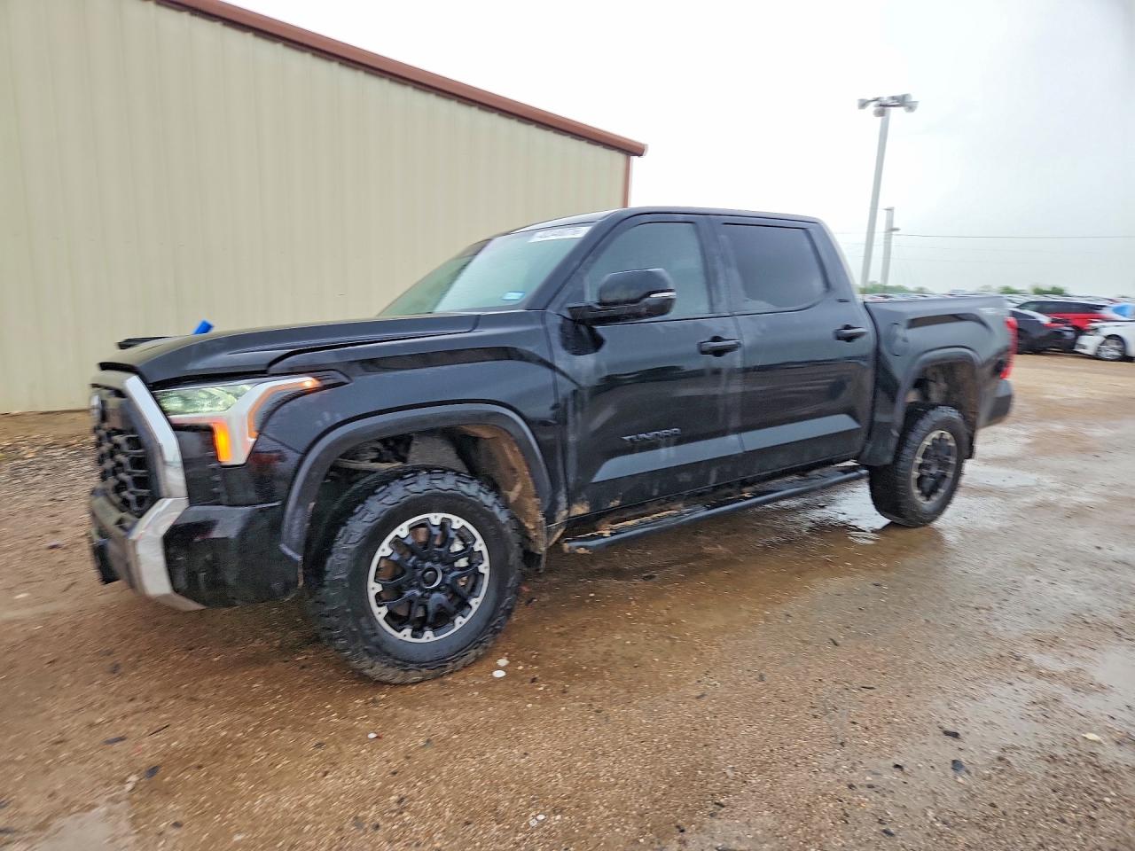 Salvage Toyota Tundra Image