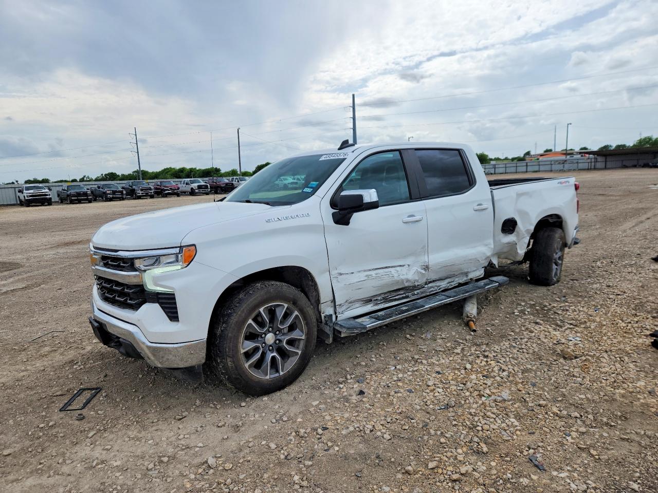 Salvage Chevrolet Silverado Image