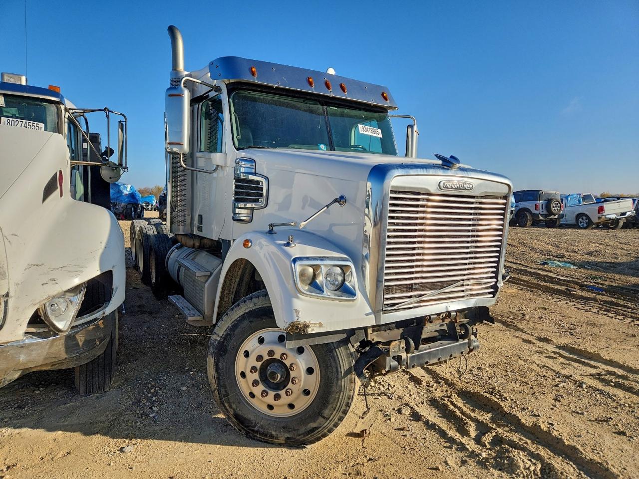 Salvage Freigliner Other Image