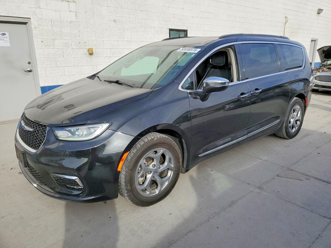 Salvage Chrysler Pacifica Image