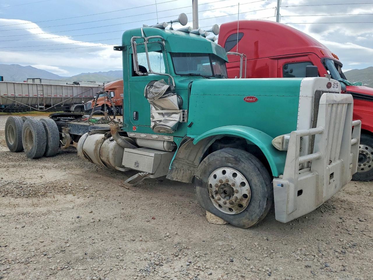 Salvage Peterbilt 379 Image