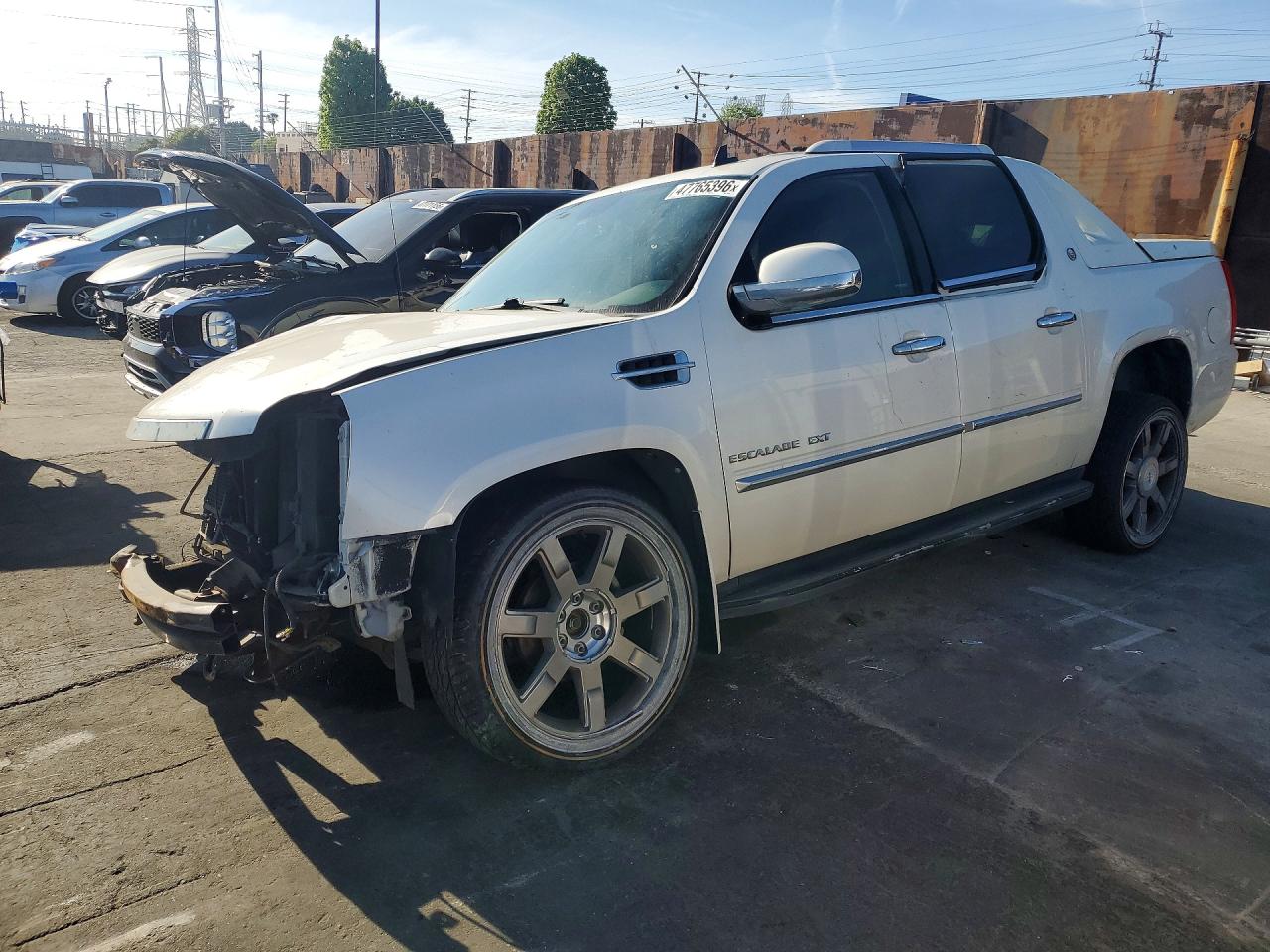 Salvage Cadillac Escalade Image