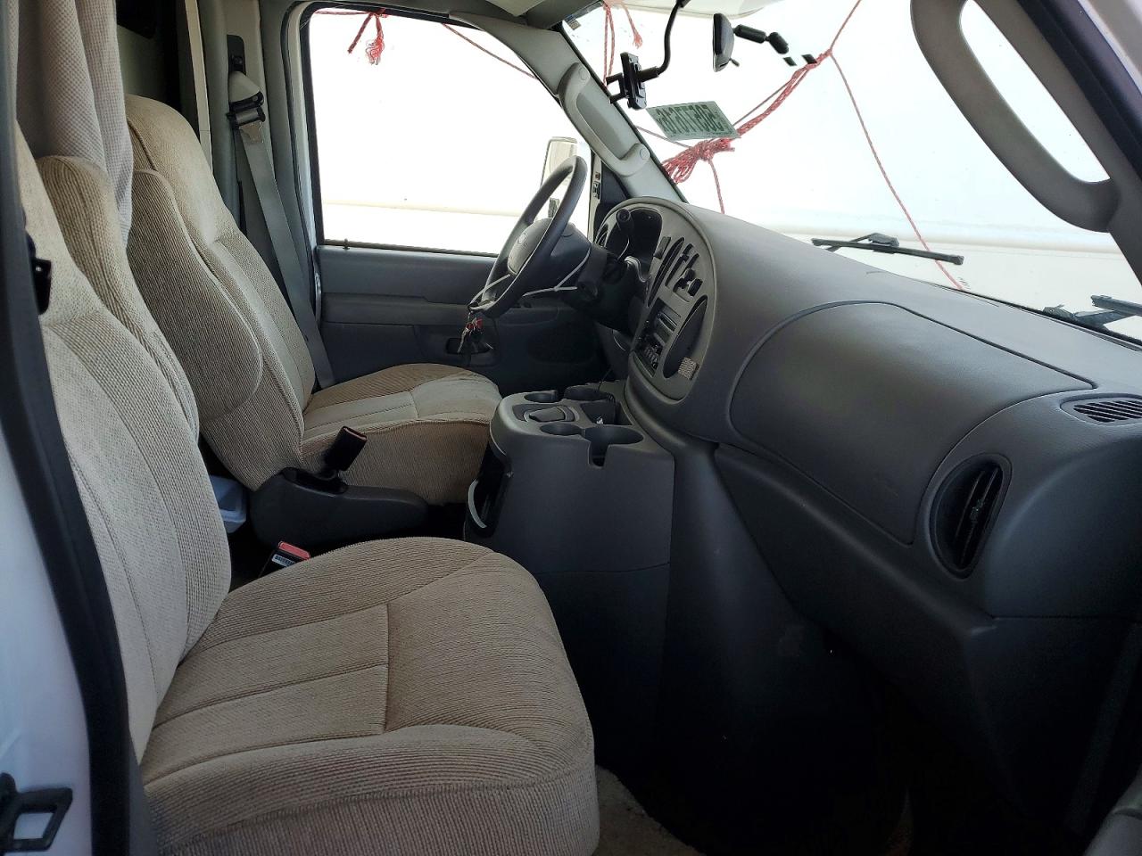 Ford Econoline E450 Super Duty Cutaway Van