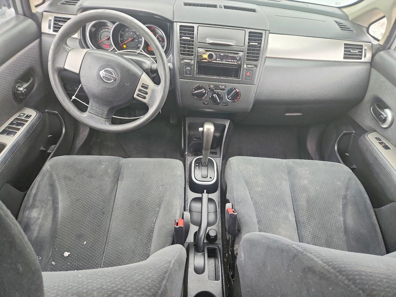 Nissan Versa 1.8 S