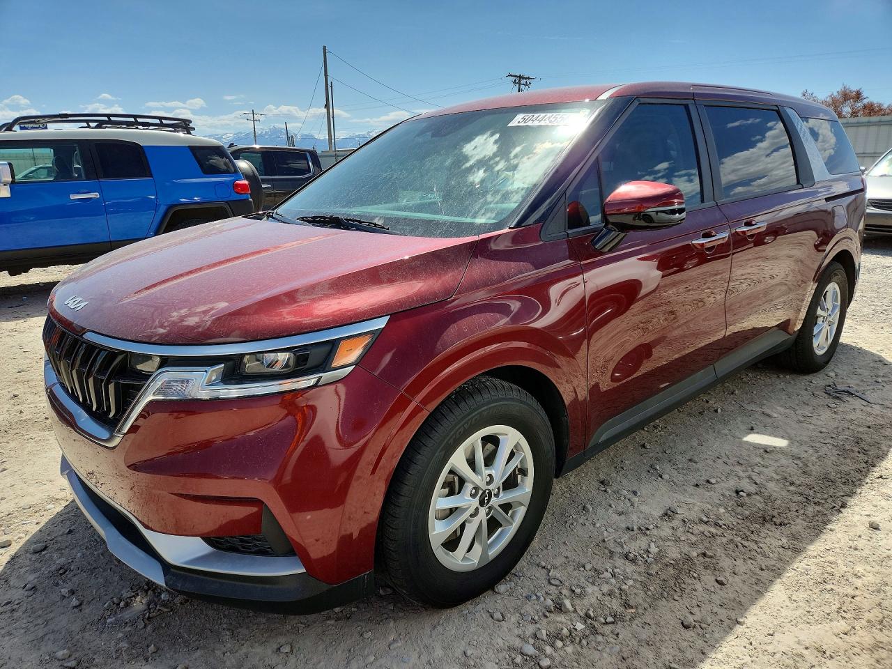 Salvage Kia Carnival Image