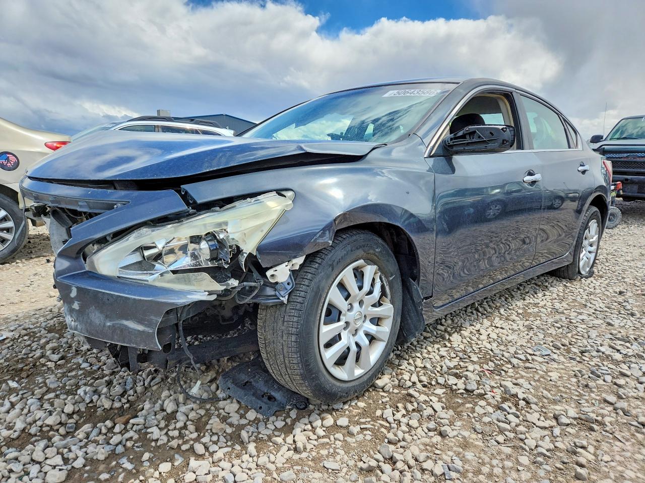 Salvage Nissan Altima Image