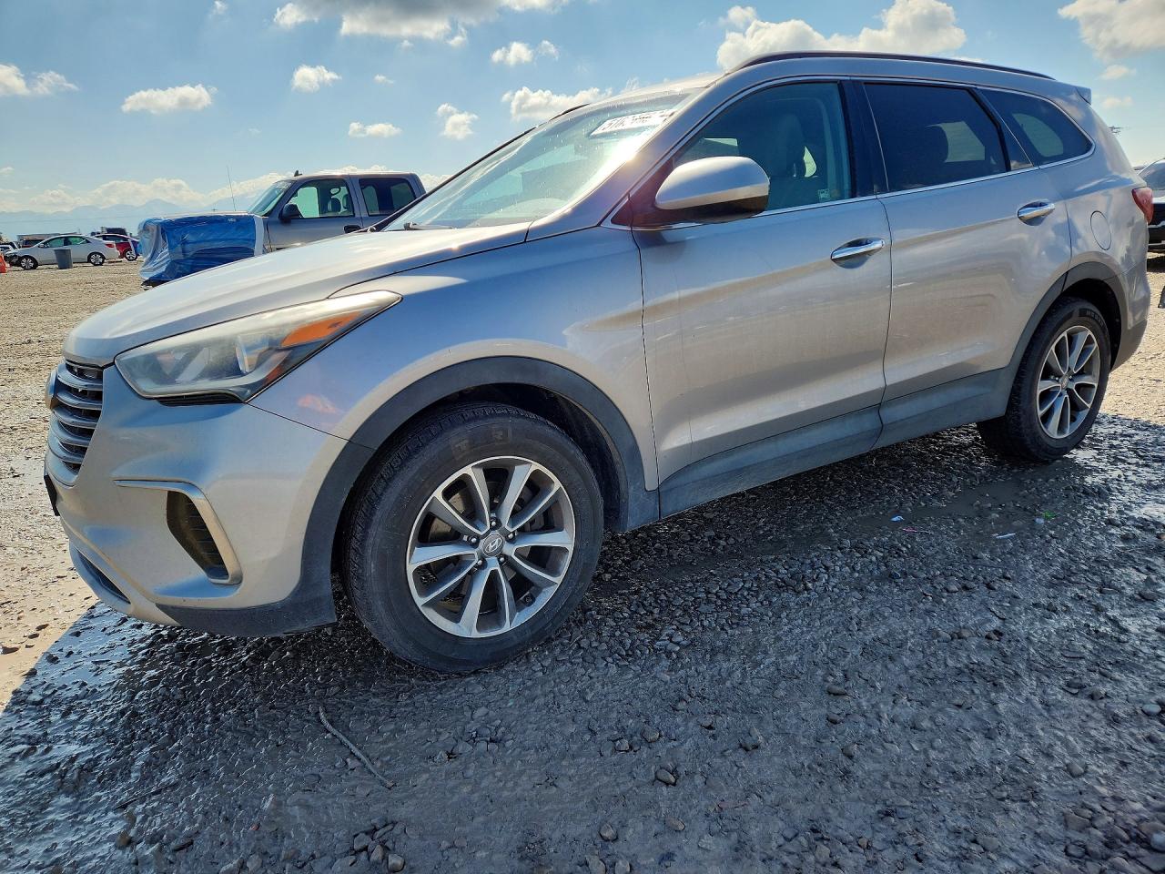 Salvage Hyundai SANTA FE Image