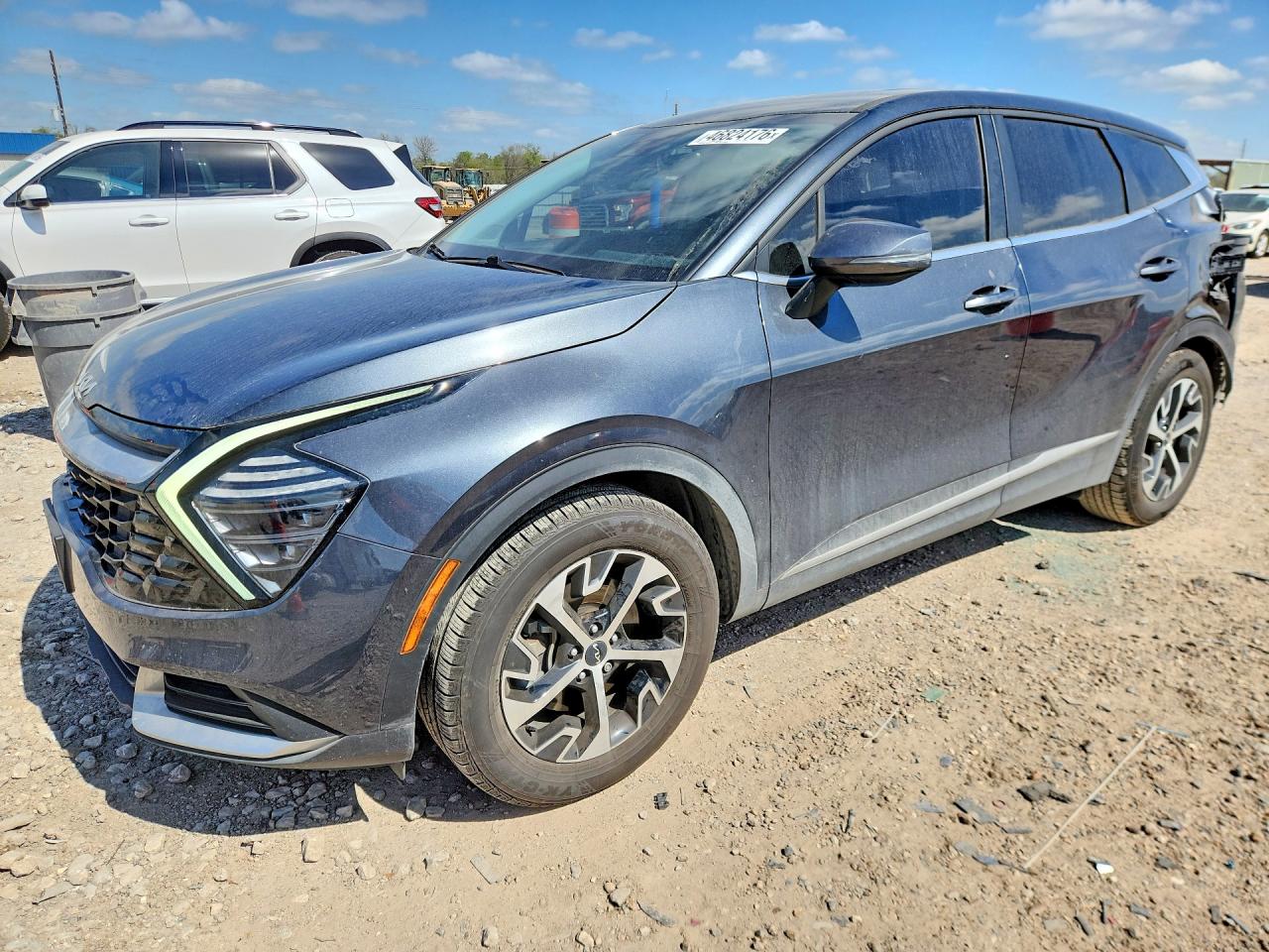 Salvage Kia Sportage Image