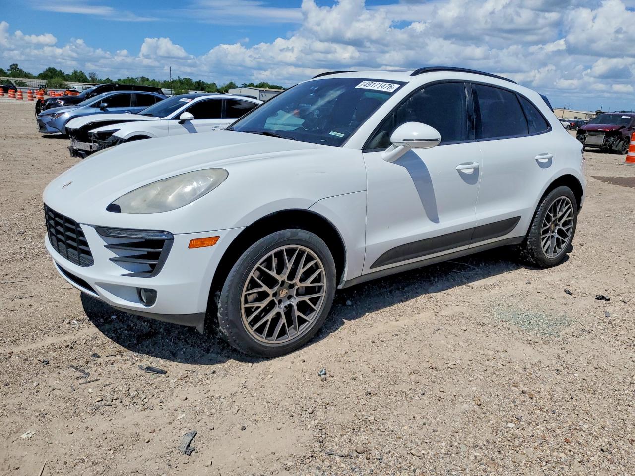 Salvage Porsche Macan Image