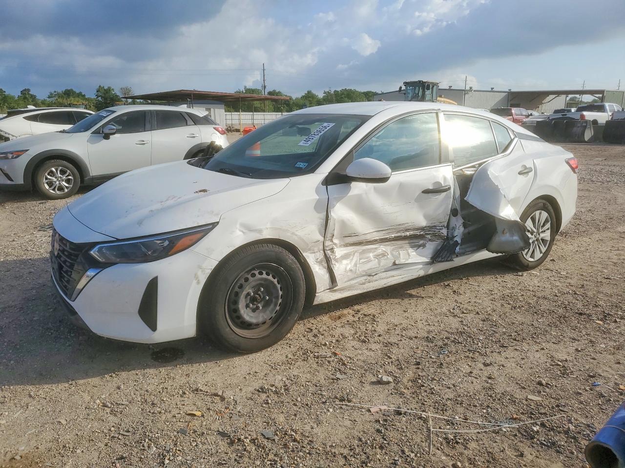 Salvage Nissan Sentra Image