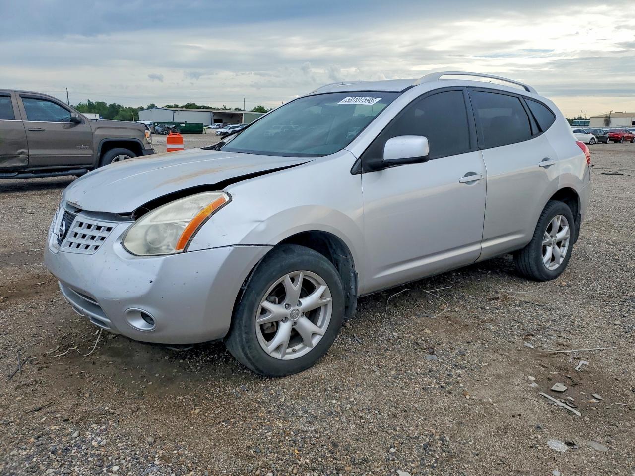 Salvage Nissan Rogue Image