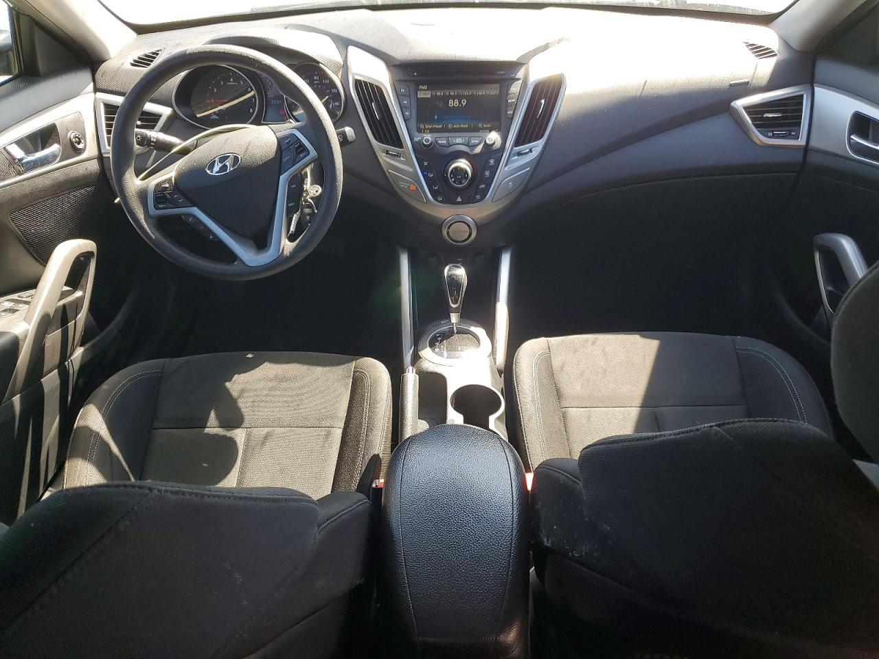 Hyundai VELOSTER Base