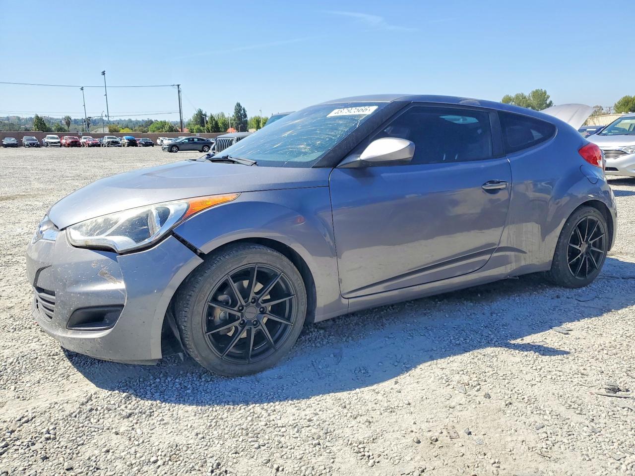 Salvage Hyundai VELOSTER Image