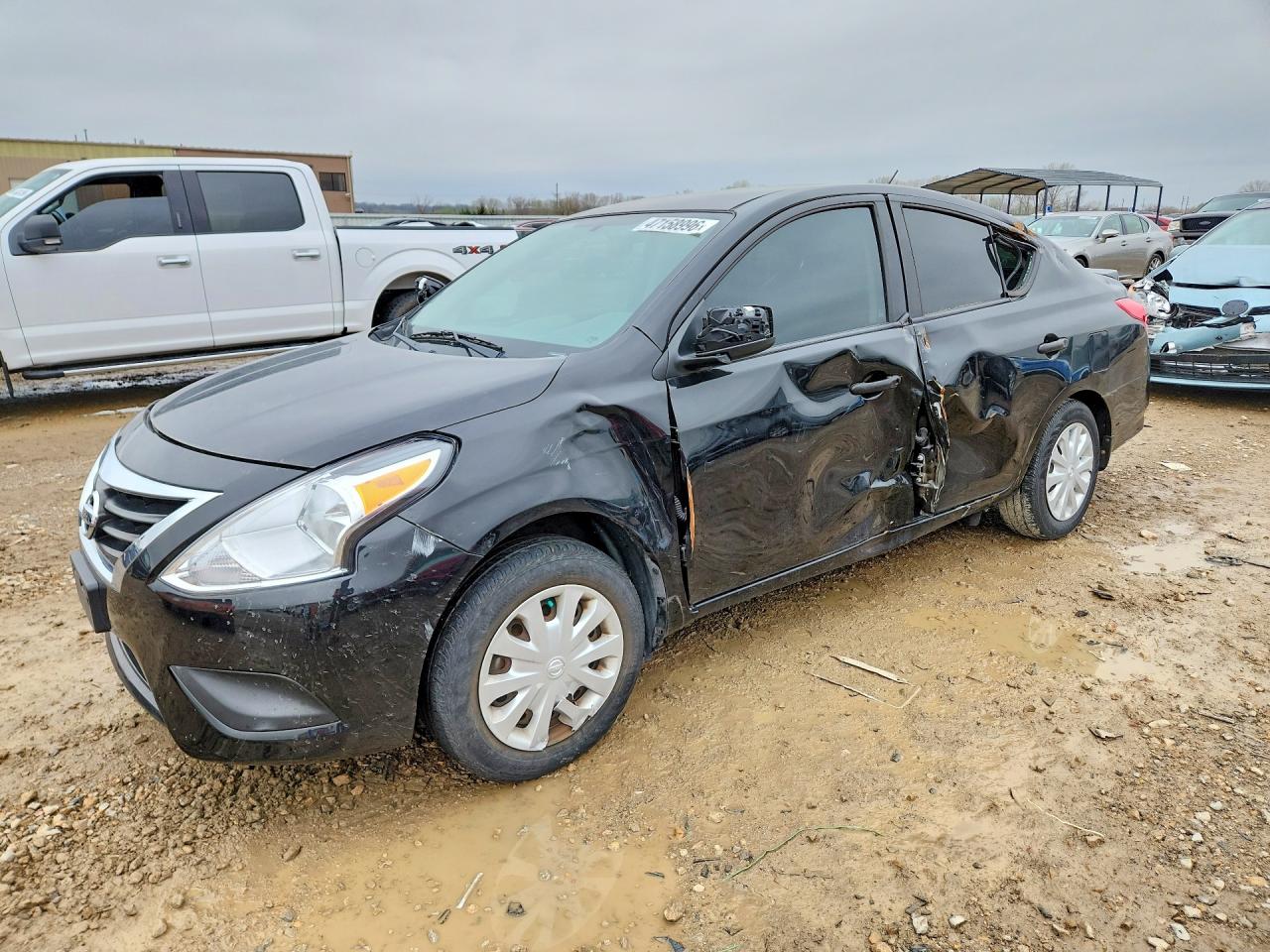 Salvage Nissan Versa Image