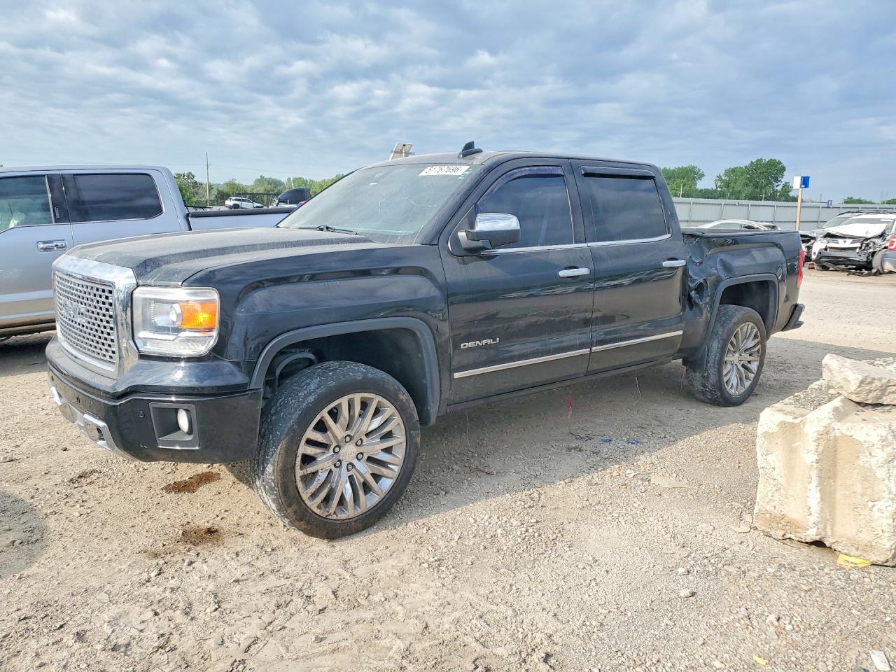 Salvage GMC Sierra Image