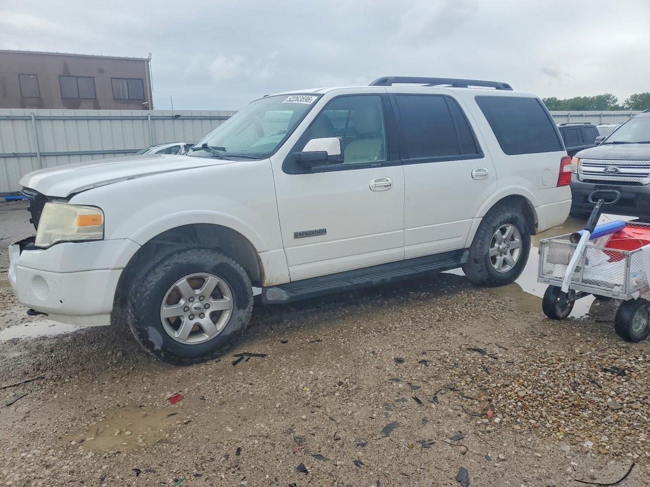 Salvage Ford Expedition Image