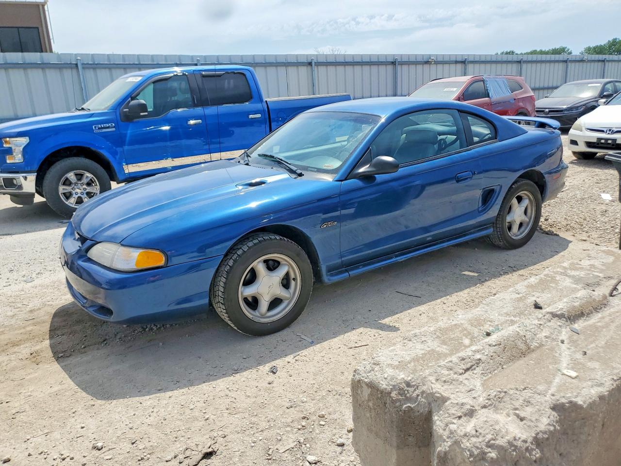 Salvage Ford Mustang Image