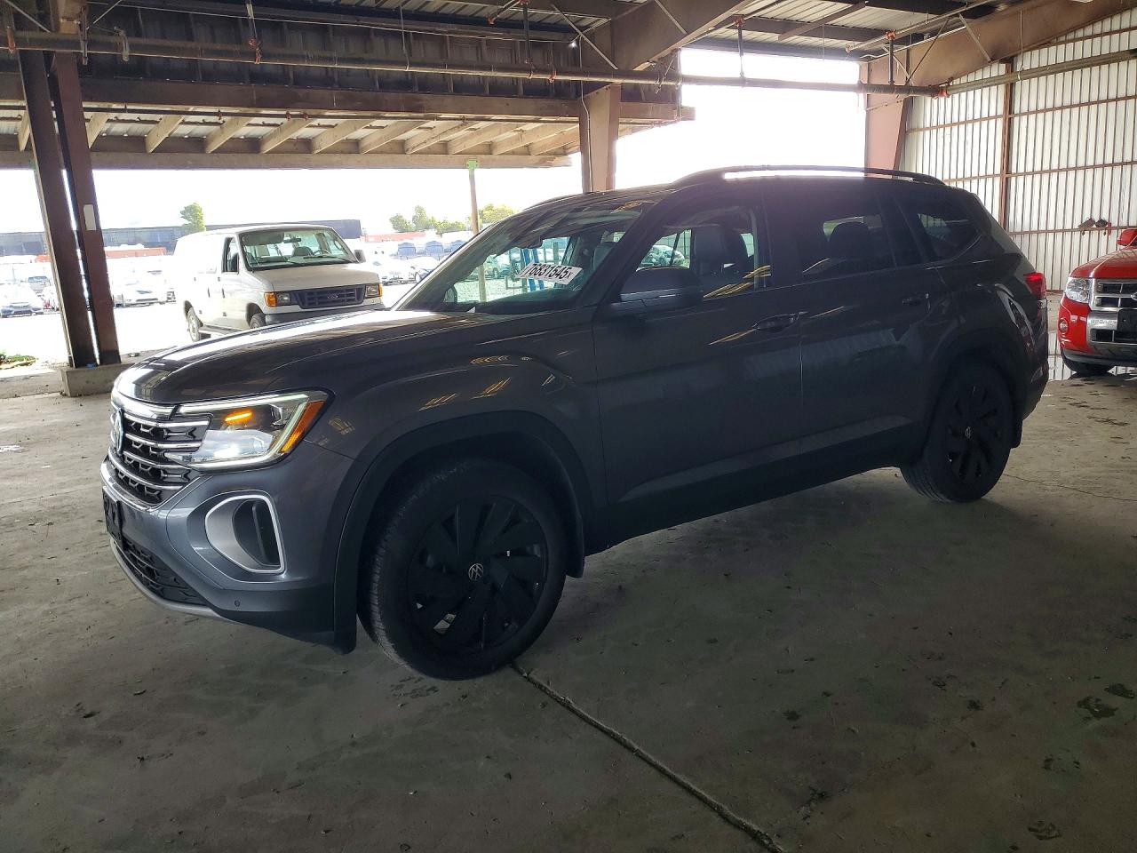 Salvage Volkswagen Atlas Image