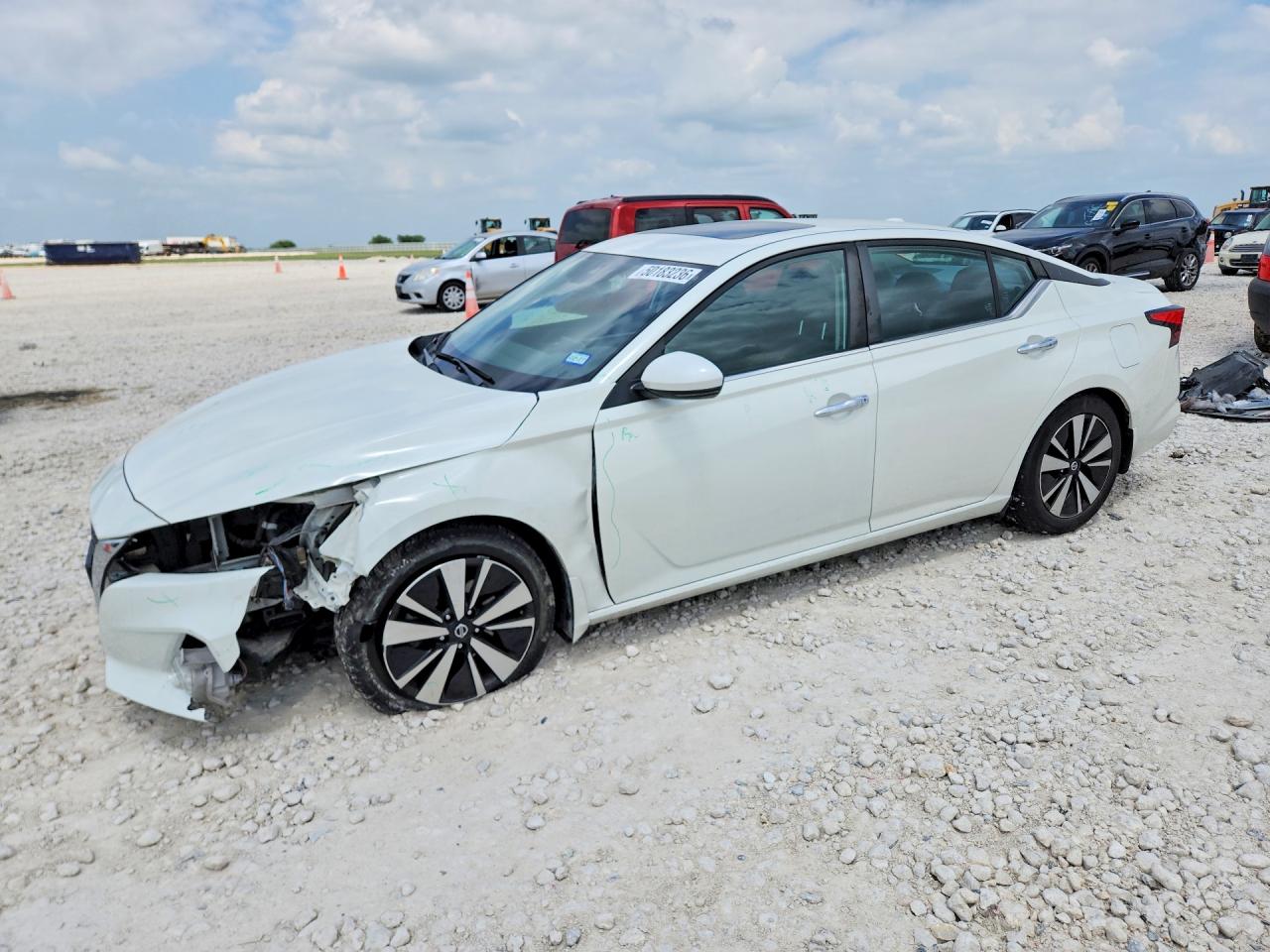 Salvage Nissan Altima Image