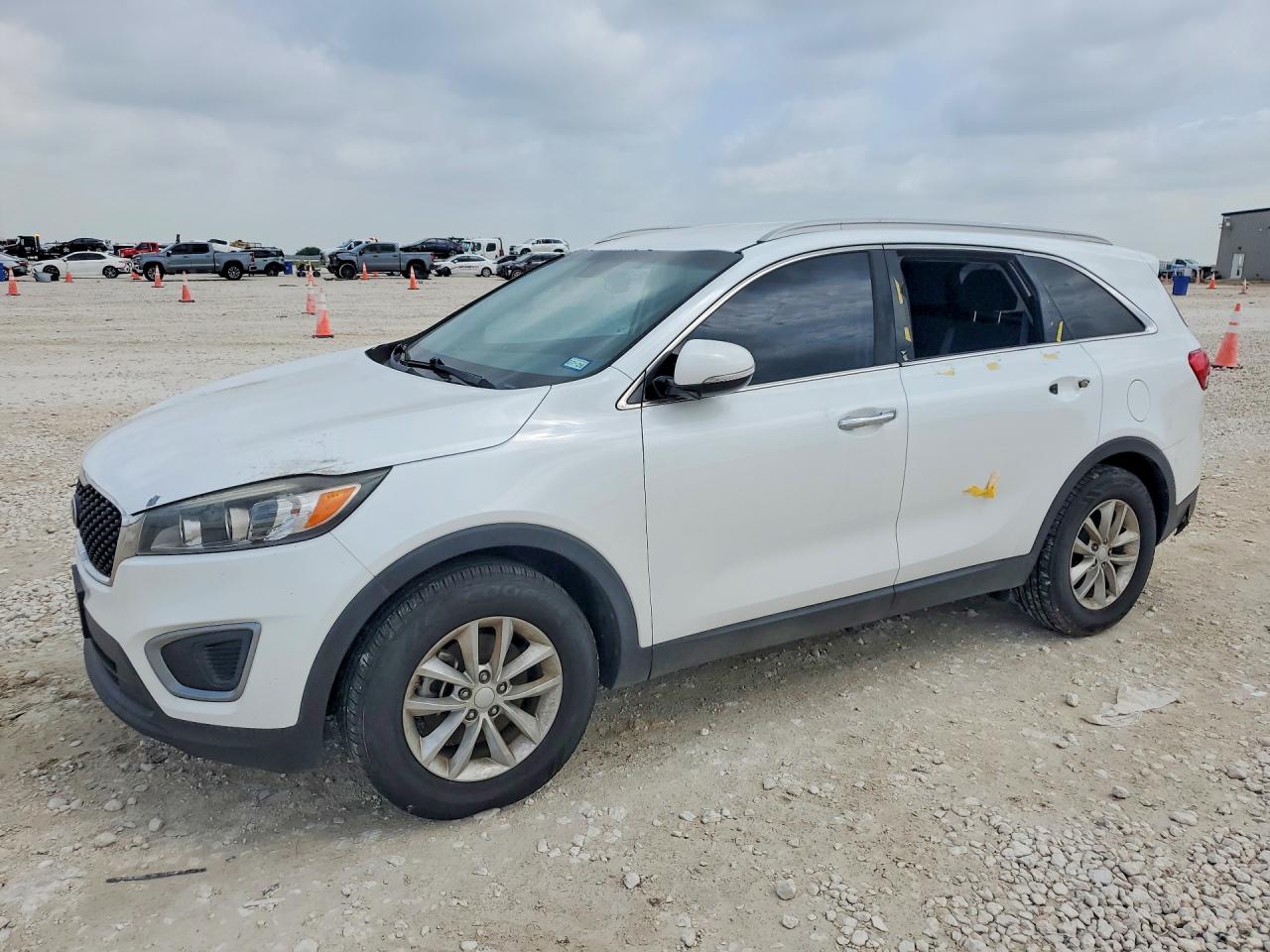 Salvage Kia Sorento Image