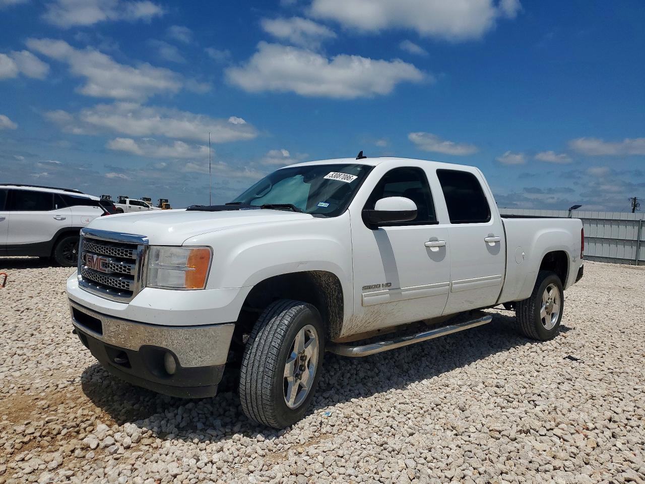 Salvage GMC Sierra Image