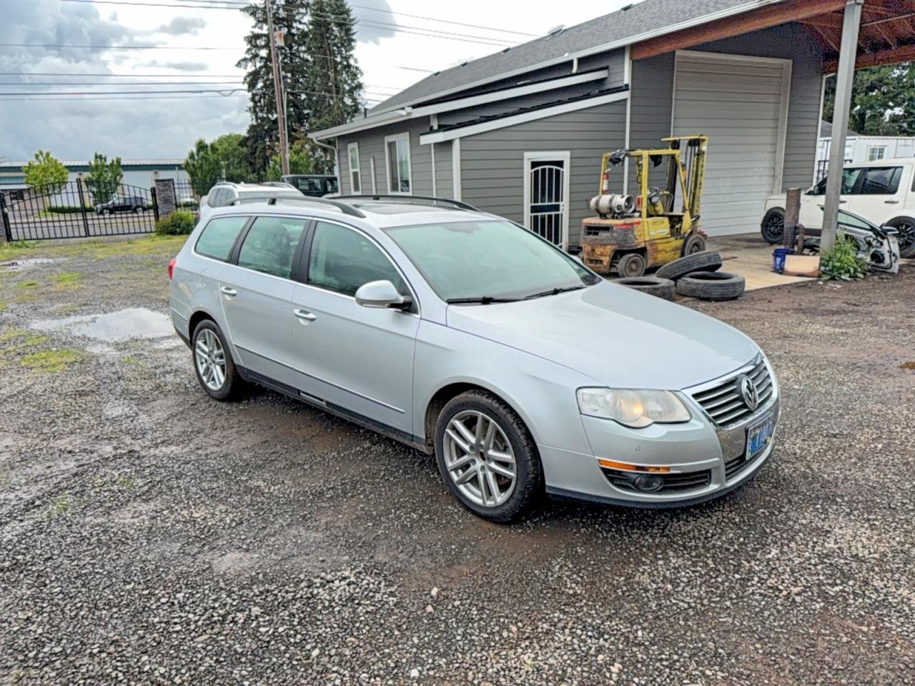 Salvage Volkswagen Passat Image