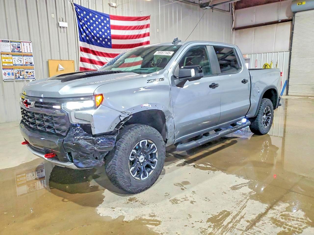 Salvage Chevrolet Silverado Image