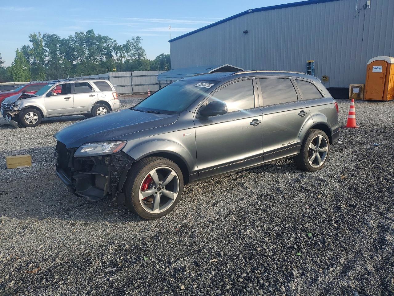 Salvage Audi Q7 Image