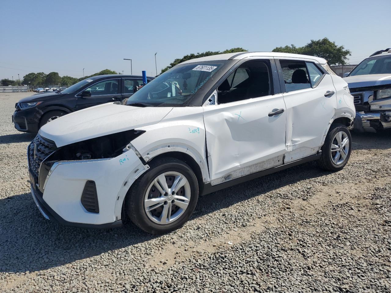 Salvage Nissan Kicks Image