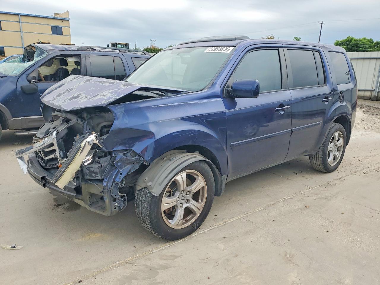 Salvage Honda Pilot Image