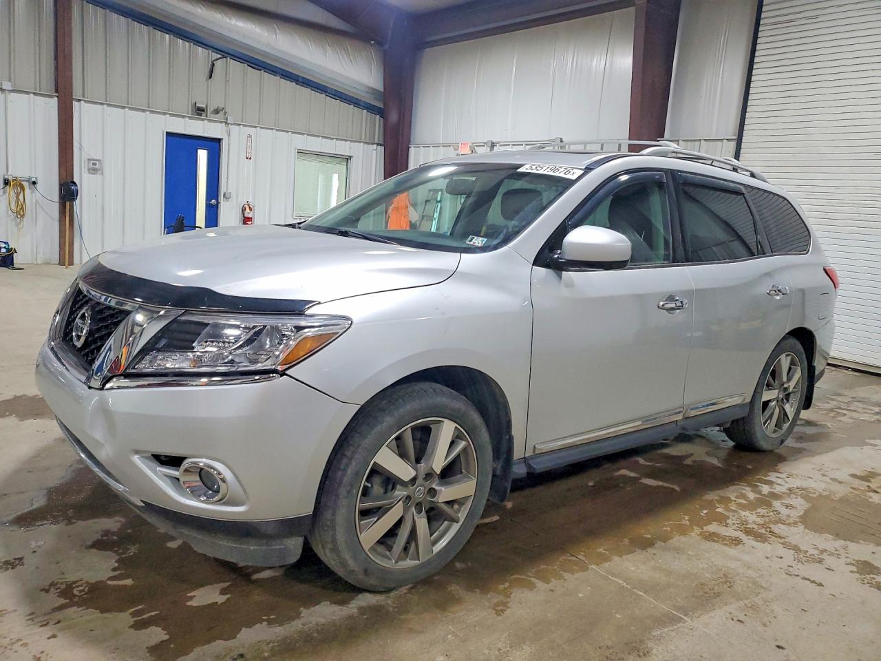Salvage Nissan Pathfinder Image