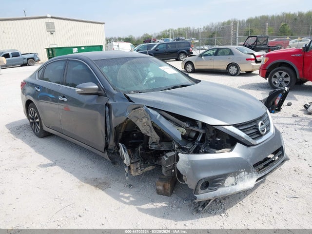 Salvage Nissan Altima Image