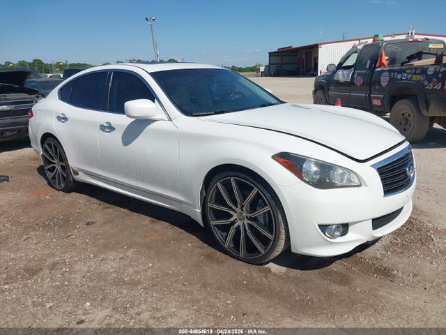 Salvage INFINITI M56 Image