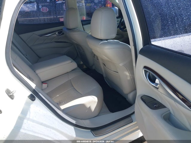 INFINITI M56