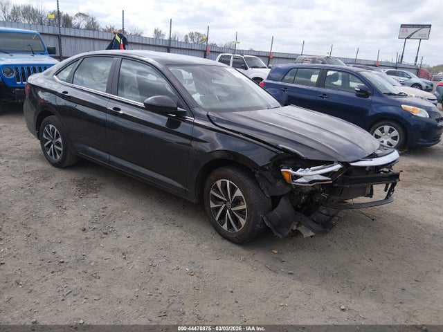 Salvage Volkswagen Jetta Image