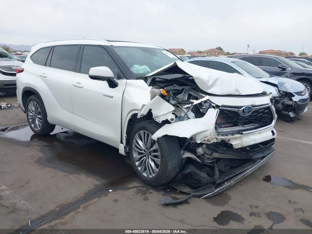 Salvage Toyota Highlander Image