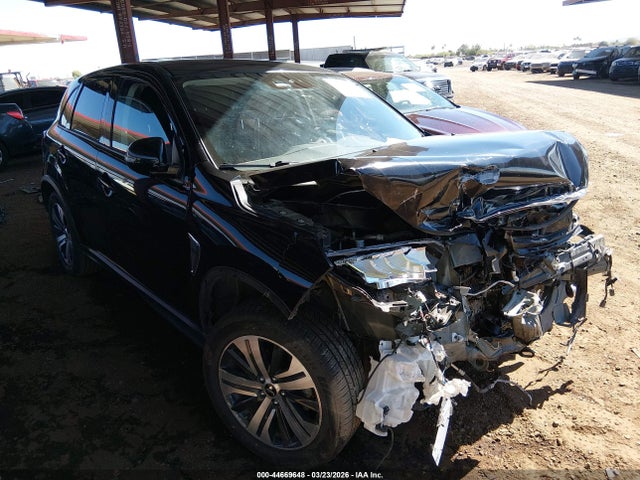 Salvage Mitsubishi Outlander Image