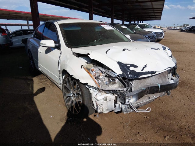 Salvage Nissan Altima Image