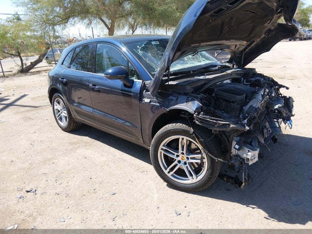 Salvage Porsche Macan Image